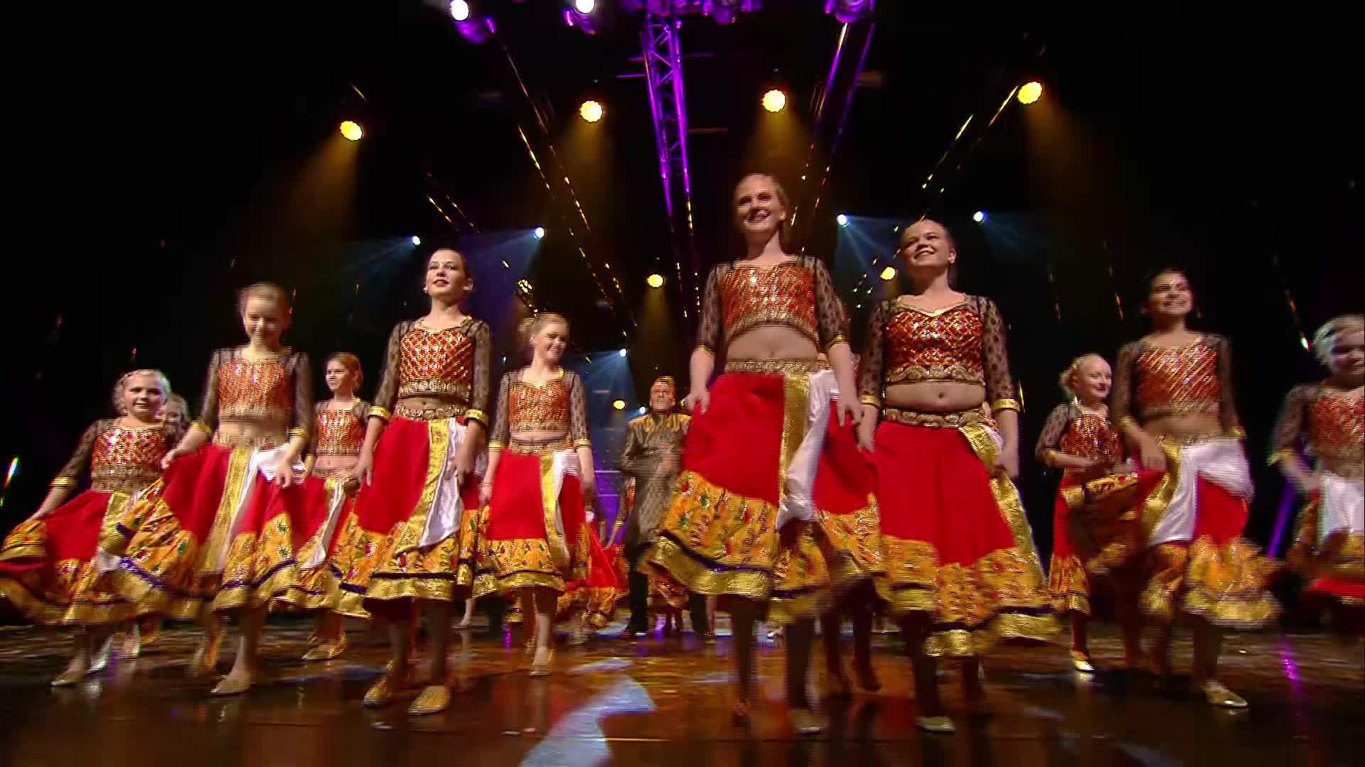 Tamperelaisen Bollywood-tanssiryhmän esitys on puhdasta iloa! Saara: ”Miksi mua itkettää?”