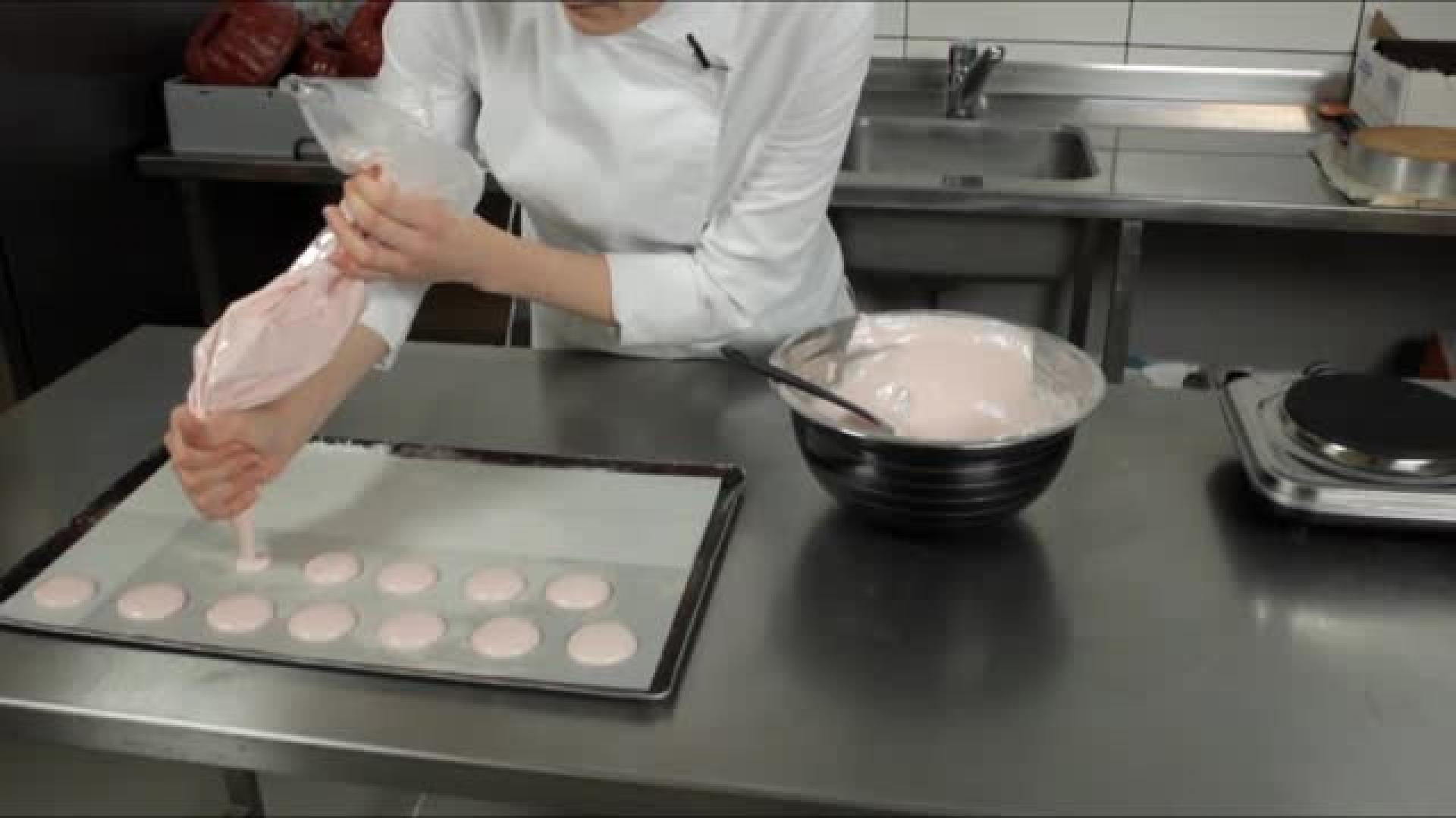 Jenni Höijerin vinkki helppojen macaron-leivosten valmistukseen