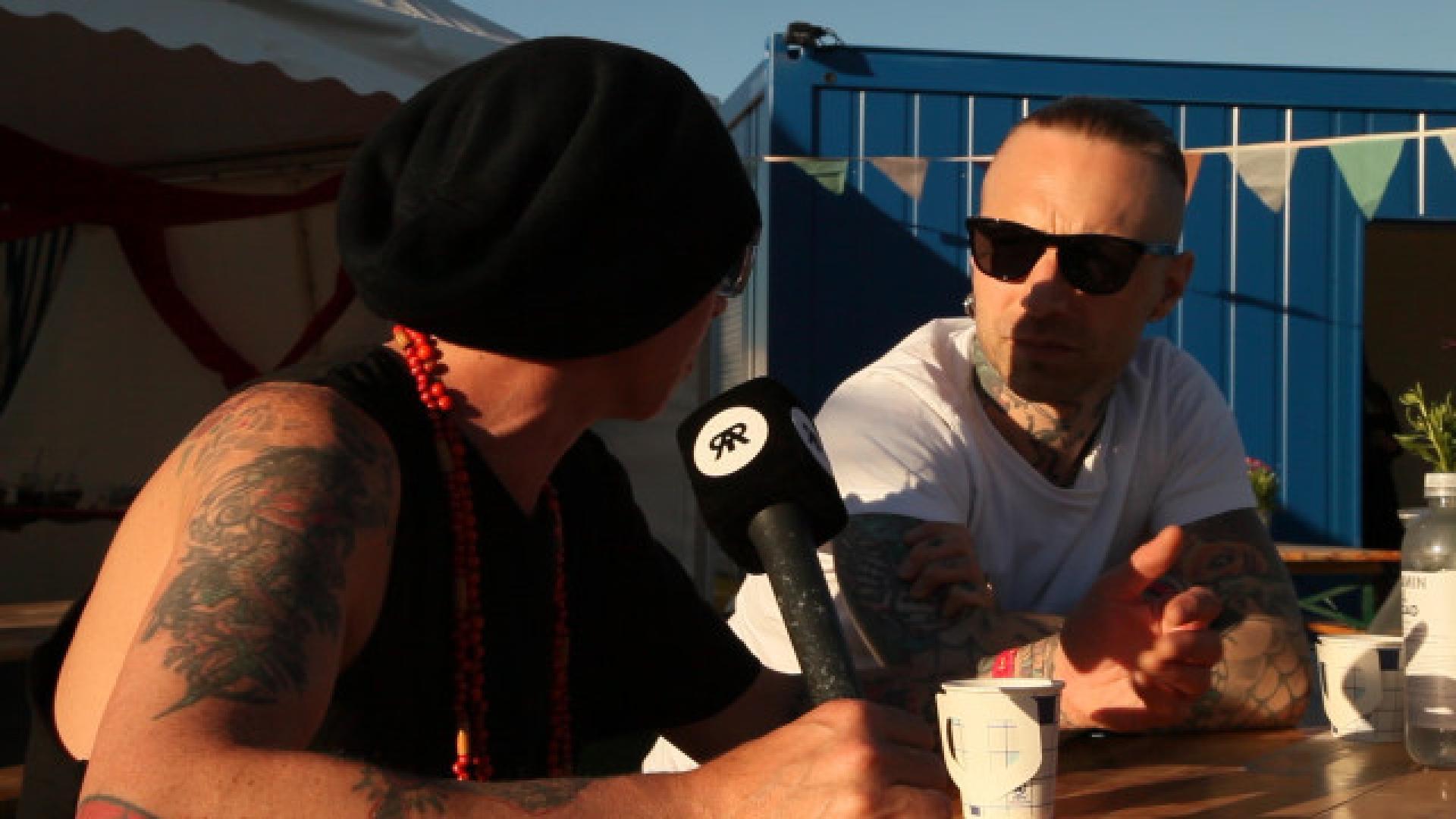 Japanilaisfani oli valmis äärimmäisyyksiin saadakseen lapsen Backyard Babies -solistin kanssa - katso!