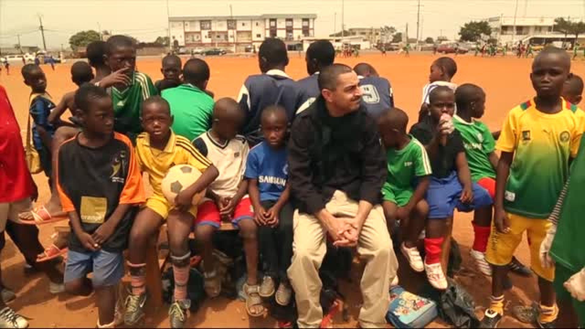 Jalkapallo tuo toivoa Kamerunin lapsille - pääseekö myös Arman kentälle?