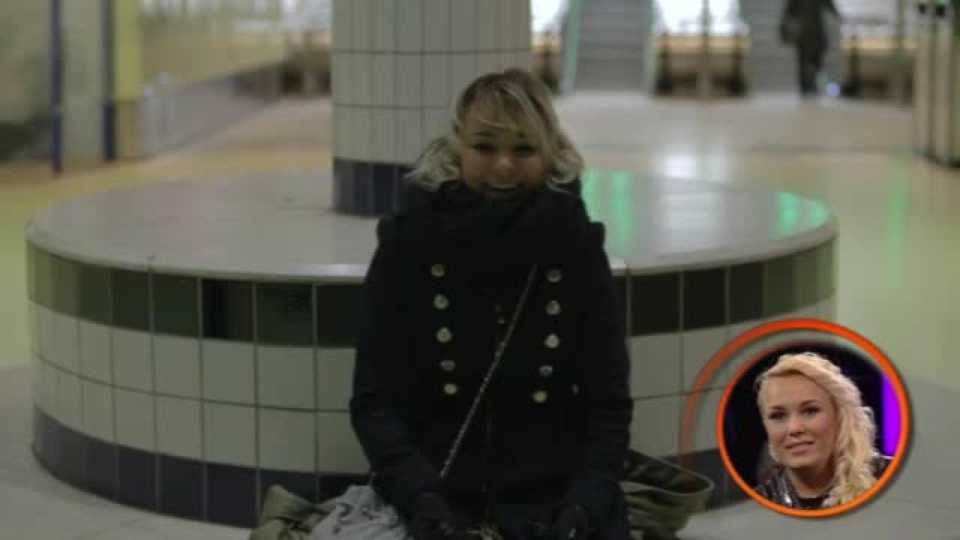 Hypnotisoitu Noora hihkuu karusellissa metroasemalla
