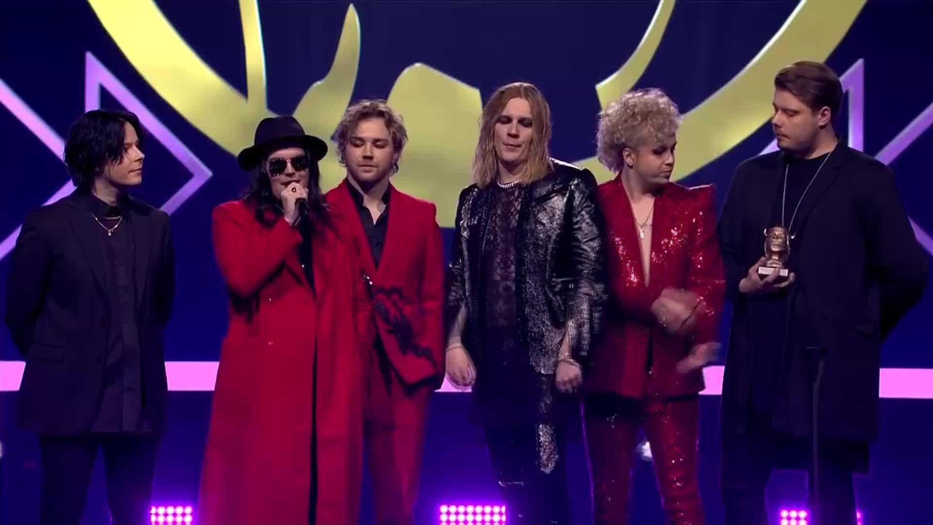 Emma Gaalan palkintohai Blind Channel nappasi järisyttävät kuusi Emma-pystiä! Maailmaa kiertänyt bändi palkittiin vuoden yhtyeeksi kahdesti: ”Hienoa olla suomalaisen musiikkiviennin uuden aallon kirkkainta kärkeä”