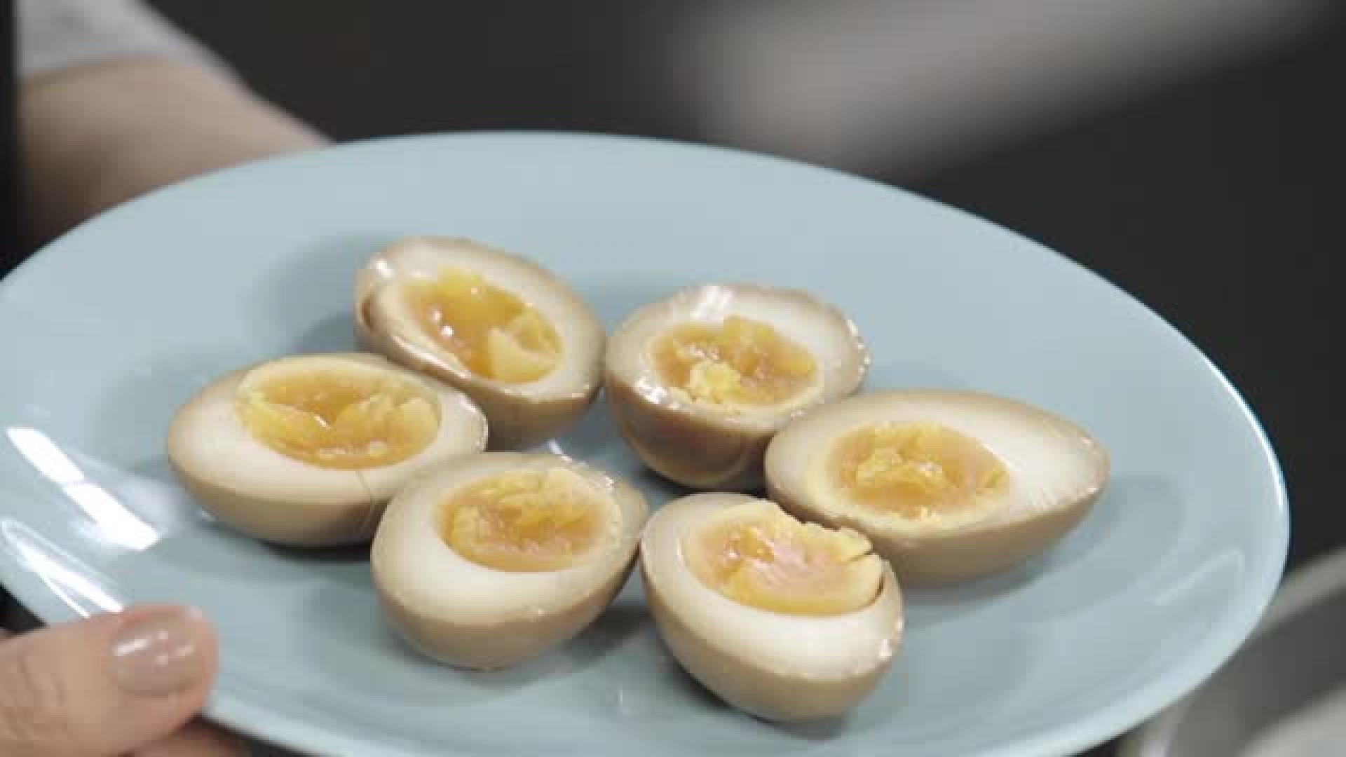 Näin teet marinoituja kananmunia Momofuku-ravintolan reseptillä
