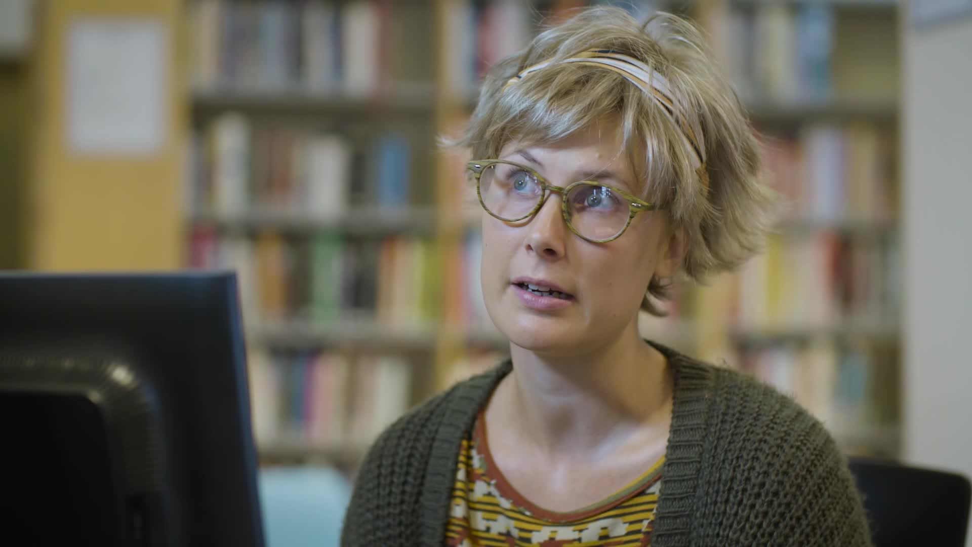 Ansaitseeko kirjastonhoitaja Kylli-Helena Pesonen-Granström Vuoden äänekkäin työpuhelu -palkinnon?